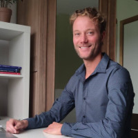 Profesor - Nikolas Libeert
