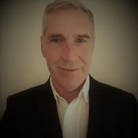 Profesor - Gary Paton
