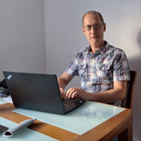 Profesor Tony Baines - BuscaTuProfesor