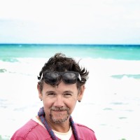 Profesor - Chris Keighley