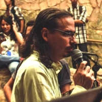 Gustavo Llanos Guillen  profesor  Canto En línea